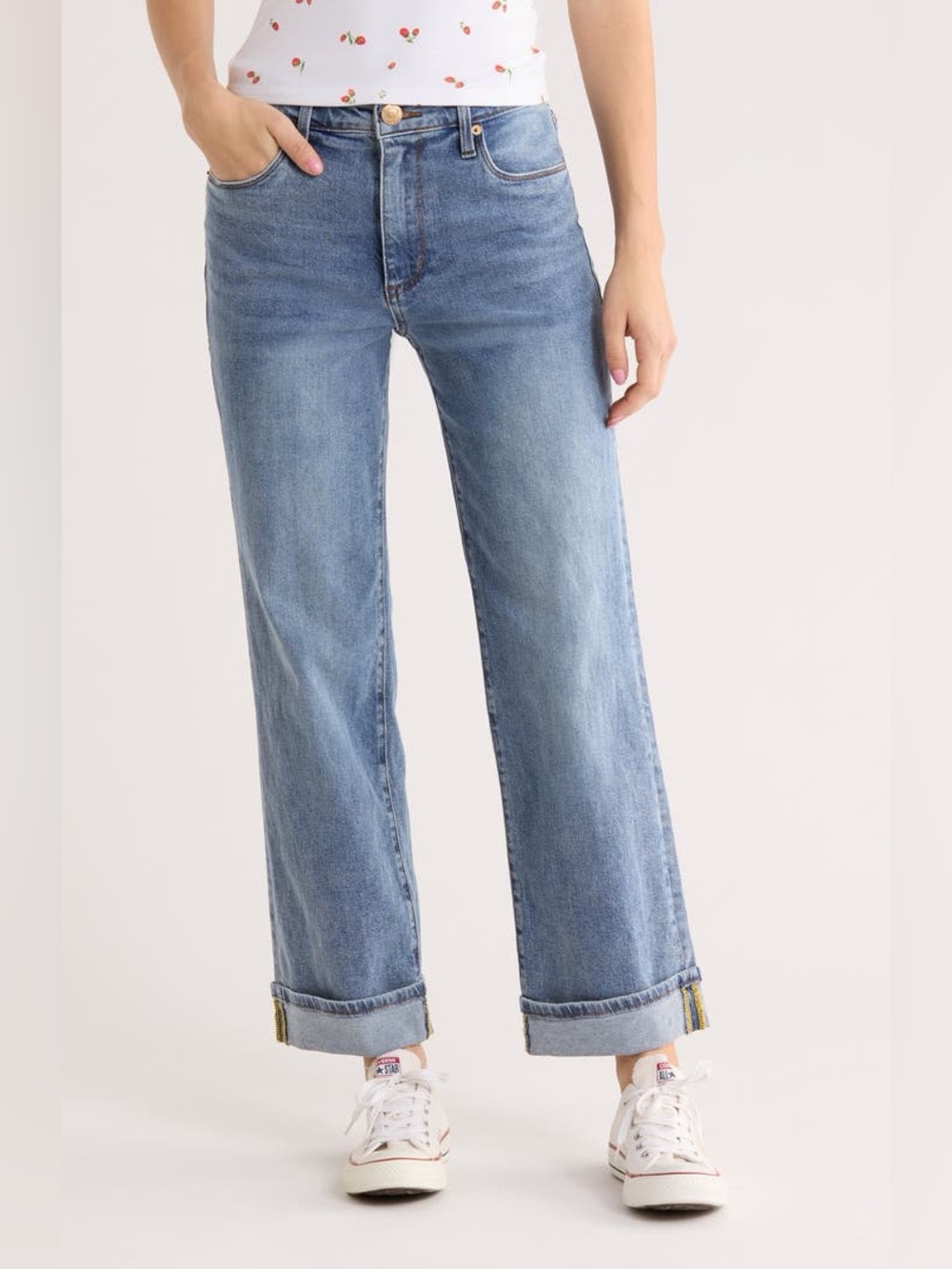 STS Blue Raya High Waist Baggy Boyfriend
Jeans Light Wash Boyfriend Jeans